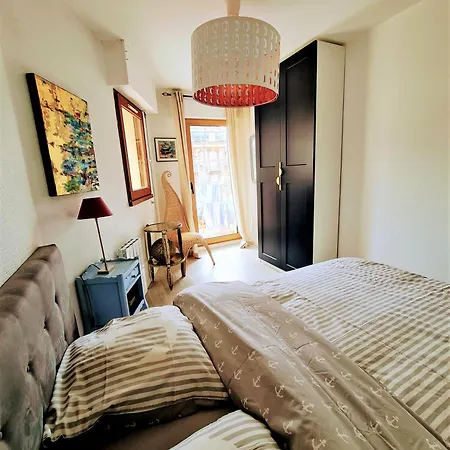 Plazza Front De Apartment
