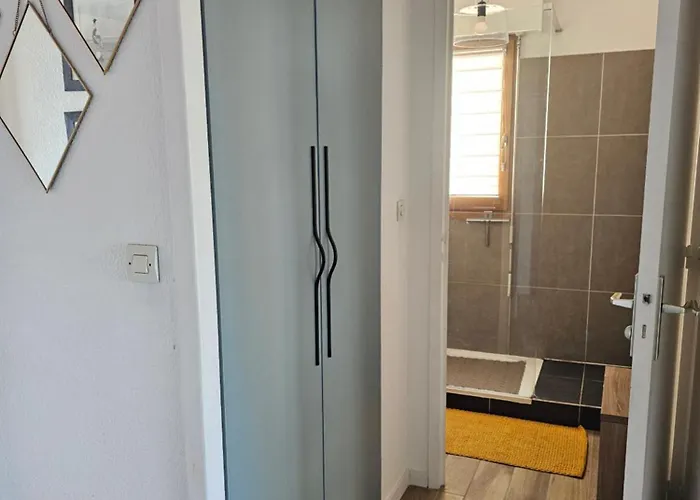 Plazza Front De Appartement