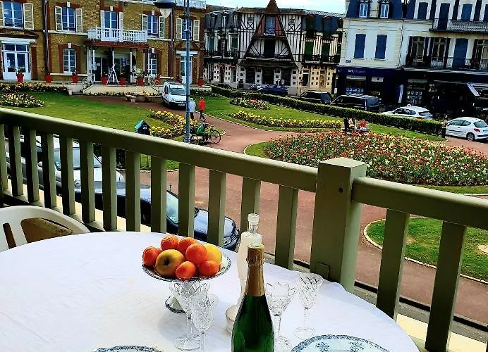 Plazza Front De Villers-sur-Mer